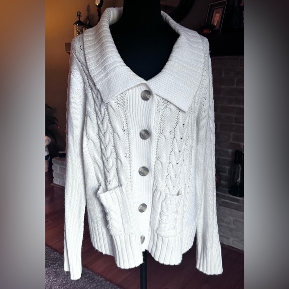 ST.Johns Bay off white cable knit button sweater with pockets. - Picture 1 of 4